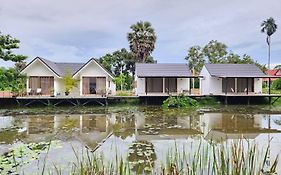 The Duck Cafe And Resort